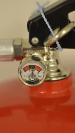 powder-extinguisher-1750257_1920